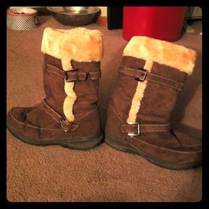 Brown Boots with Buckles and Faux Fur